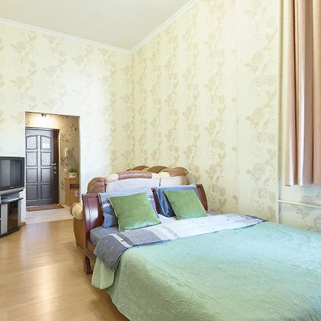 S12-58 MODERN APARTHOTEL WITH TWO 2BEDROOMS IN CENTRAL KIEV - BESSARABSKA SQUERE - GULLIVER MALL - OLYMPIC STADIUM - PALACE OF SPORTS - Saksahanskoho St, 12Б Экстерьер фото