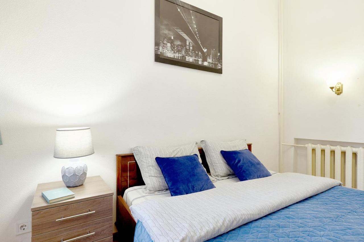 S12-58 MODERN APARTHOTEL WITH TWO 2BEDROOMS IN CENTRAL KIEV - BESSARABSKA SQUERE - GULLIVER MALL - OLYMPIC STADIUM - PALACE OF SPORTS - Saksahanskoho St, 12Б Экстерьер фото
