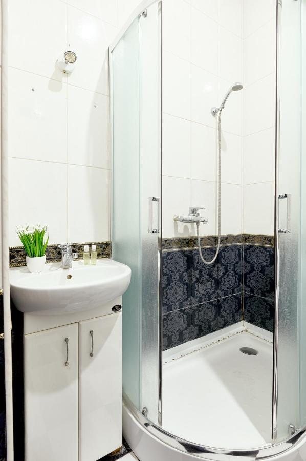 S12-58 MODERN APARTHOTEL WITH TWO 2BEDROOMS IN CENTRAL KIEV - BESSARABSKA SQUERE - GULLIVER MALL - OLYMPIC STADIUM - PALACE OF SPORTS - Saksahanskoho St, 12Б Экстерьер фото