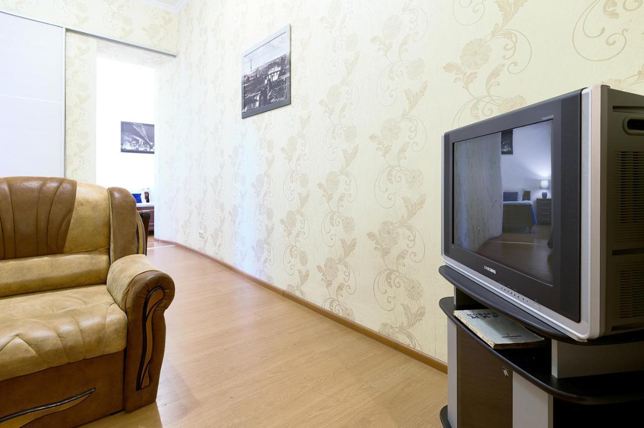 S12-58 MODERN APARTHOTEL WITH TWO 2BEDROOMS IN CENTRAL KIEV - BESSARABSKA SQUERE - GULLIVER MALL - OLYMPIC STADIUM - PALACE OF SPORTS - Saksahanskoho St, 12Б Экстерьер фото