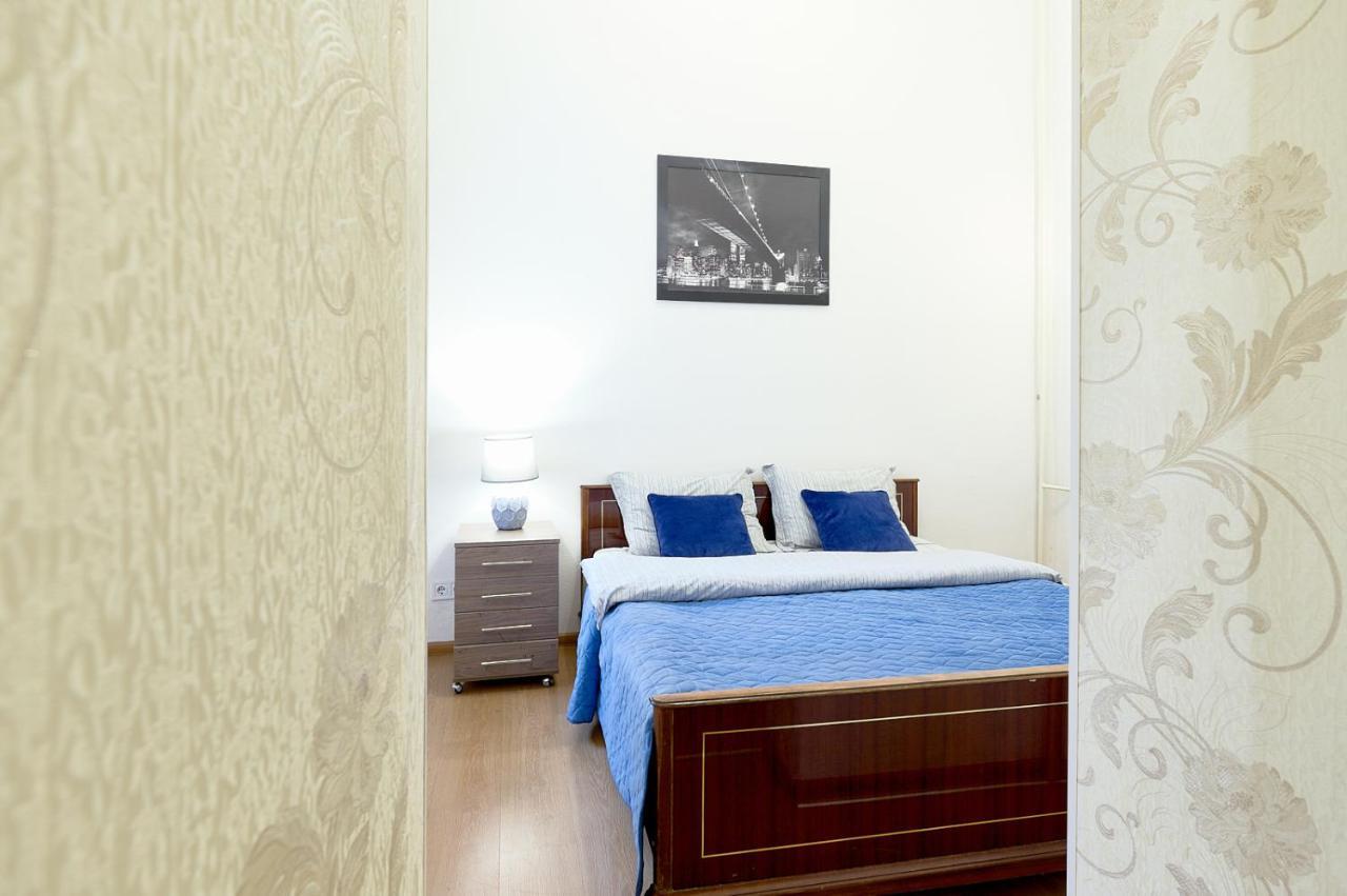 S12-58 MODERN APARTHOTEL WITH TWO 2BEDROOMS IN CENTRAL KIEV - BESSARABSKA SQUERE - GULLIVER MALL - OLYMPIC STADIUM - PALACE OF SPORTS - Saksahanskoho St, 12Б Экстерьер фото
